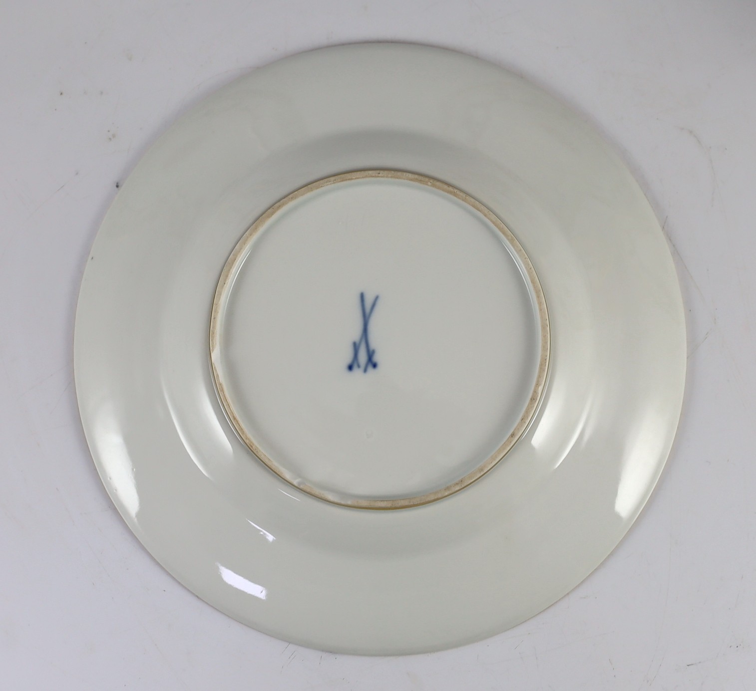 A set of five Meissen Capo di Monte style plates, 19th century, 22.7cm diameter, slight faults